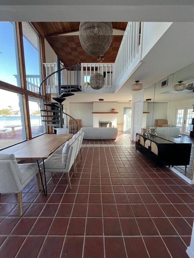 7675 Bayshore Dr, Treasure Island, FL 33706 - photo 6