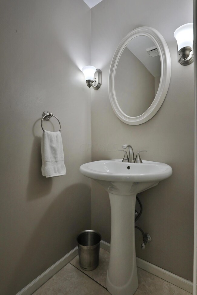 1814 Laylon Dr, Columbus, OH 43229 - photo 5