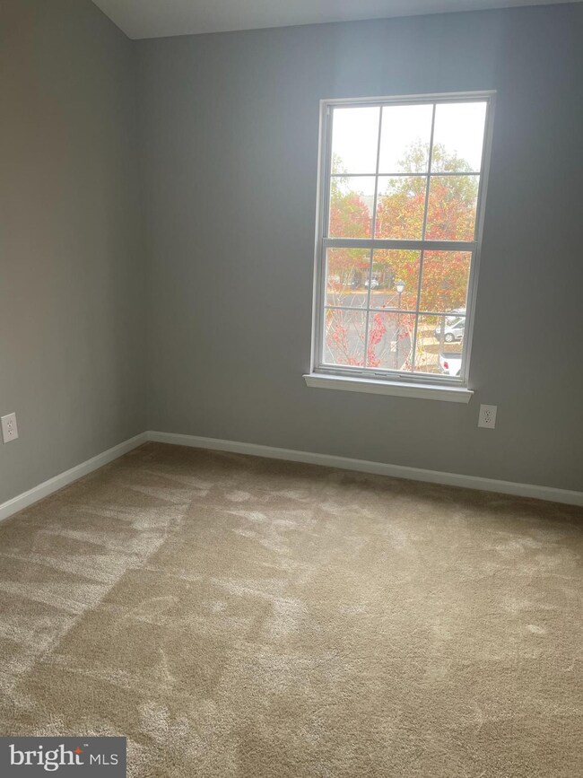 13129 Plotner Farm Rd, Herndon, VA 20171 - photo 6