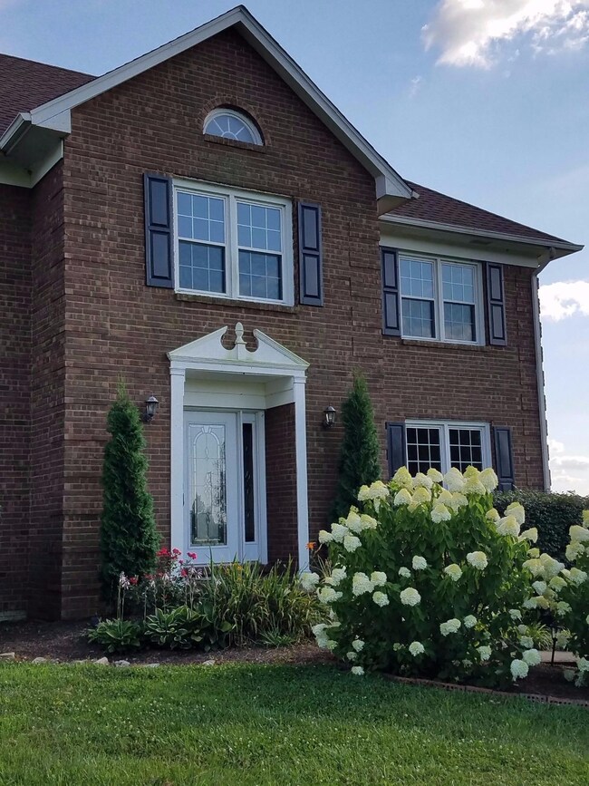 575 Elliston Ln, Versailles, KY 40383 - photo 4