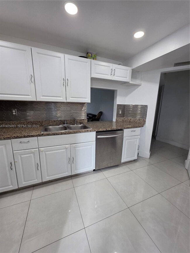 1351 NE 191st St unit E420, Miami, FL 33179 - photo 2