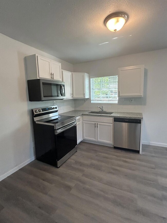 219 S 4th St, Bonham, TX 75418 - photo 7