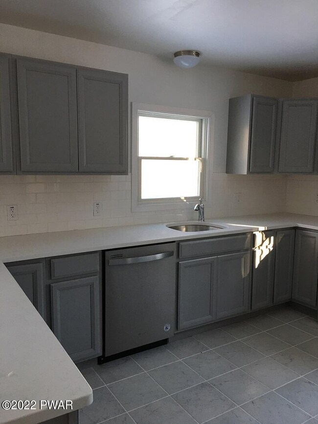 108 Market Rd, Greeley, PA 18425 - photo 5