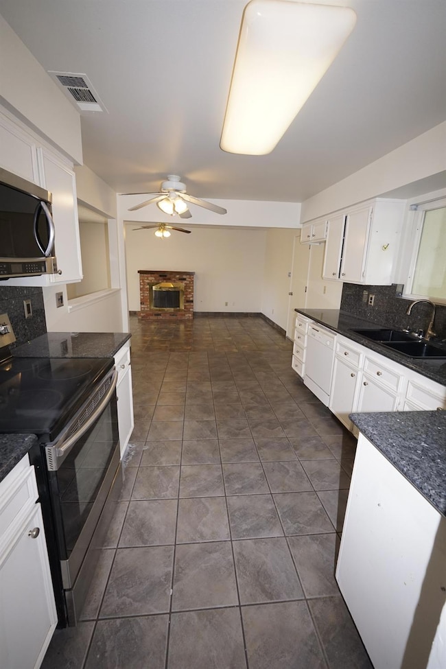 5936 E Lansing Way, Fresno, CA 93727 - photo 7