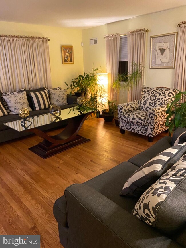 6613 Adrian St, New Carrollton, MD 20784 - photo 4