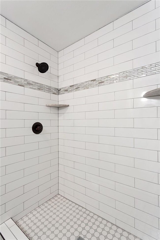 32 Lancaster Dr, Bella Vista, AR 72715 - photo 7