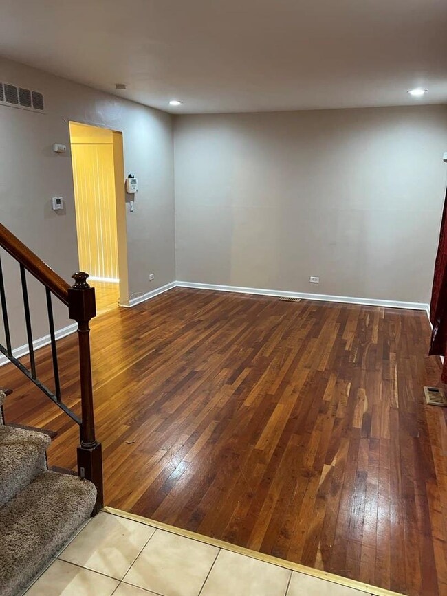 1106 Williamsburg Rd unit 1, Country Club Hills, IL 60478 - photo 3