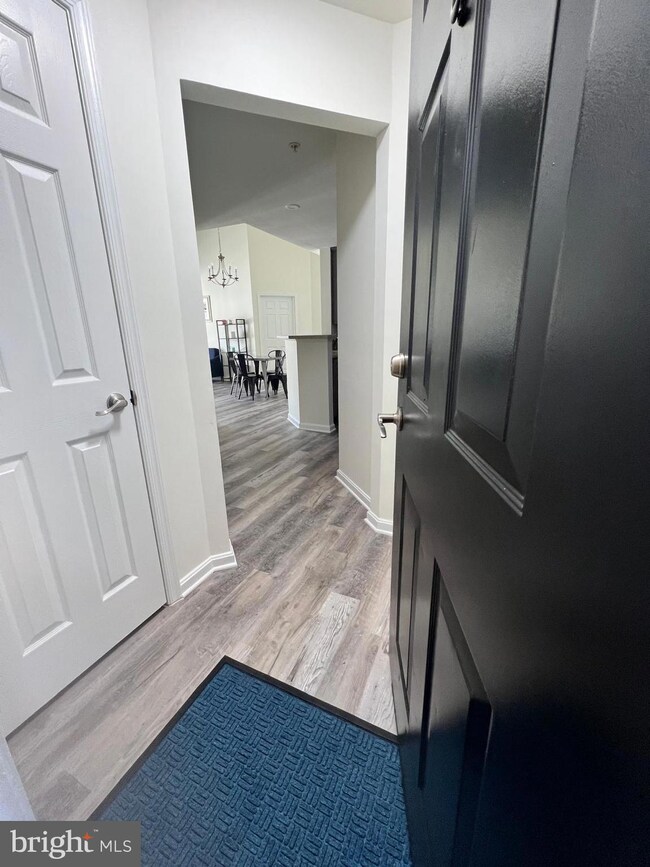 21216 Mcfadden Square unit 407, Sterling, VA 20165 - photo 3