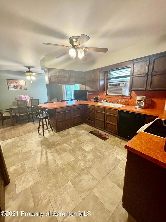 1125 Dean St, Archbald, PA 18403 - photo 5