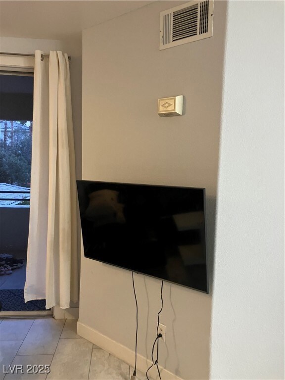 Interior details with visible vents and baseboards