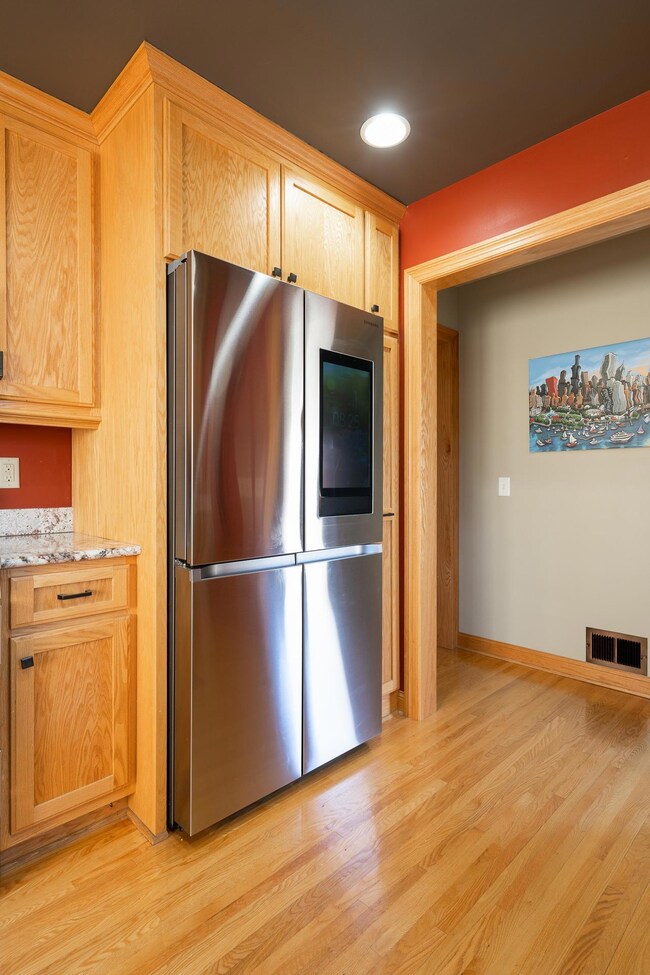 1400 Maryland Ave S MLS-15.jpg