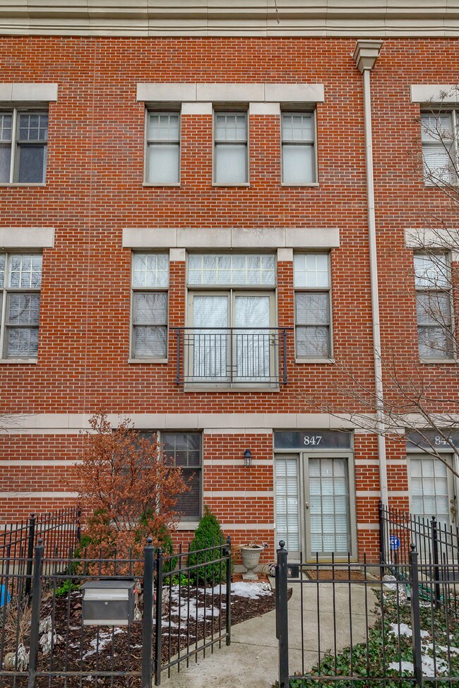 847 N May St, Chicago, IL 60642 - photo 2