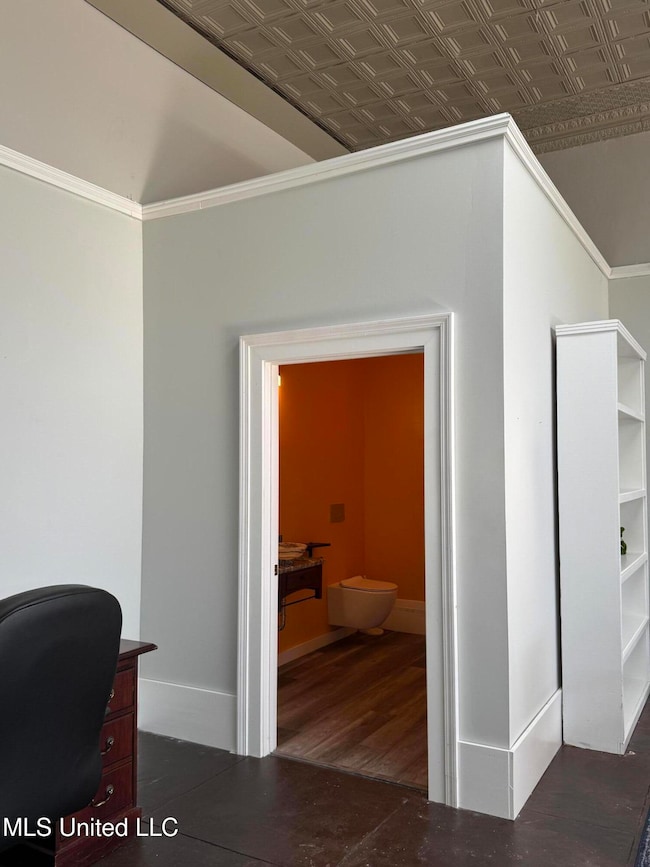 Business 1/2 bathroom