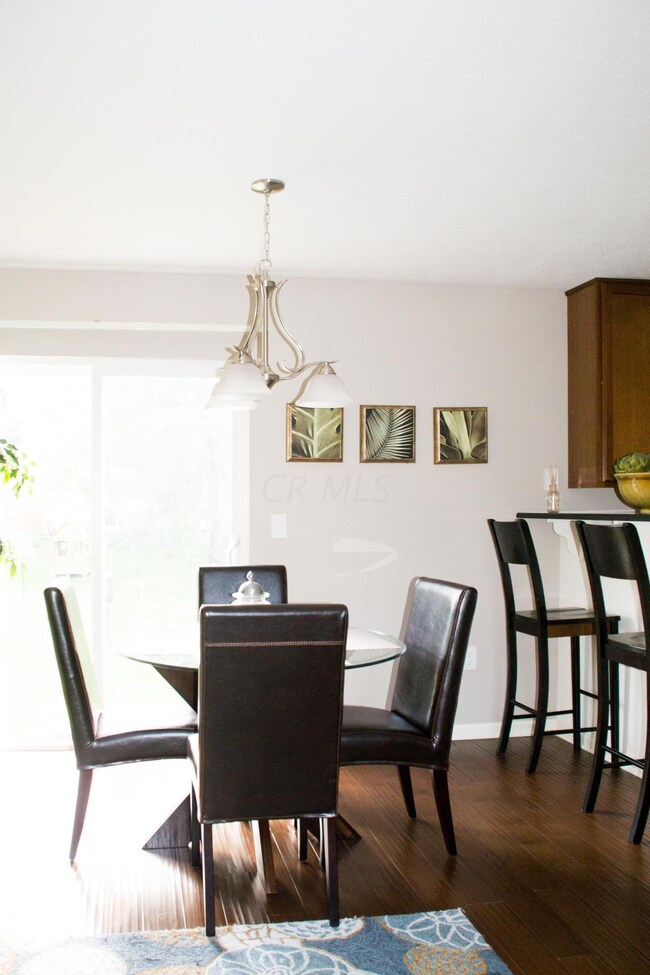 04 Dining Area