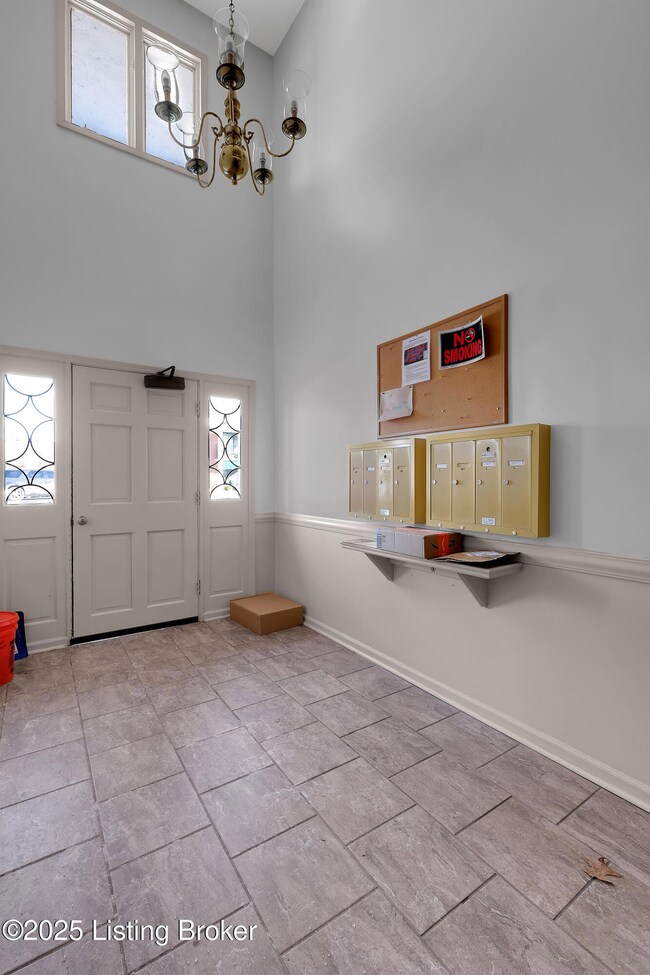 8 Dupont Way unit 1, Louisville, KY 40207 - photo 4