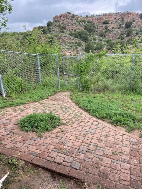 Cliffside_backyard