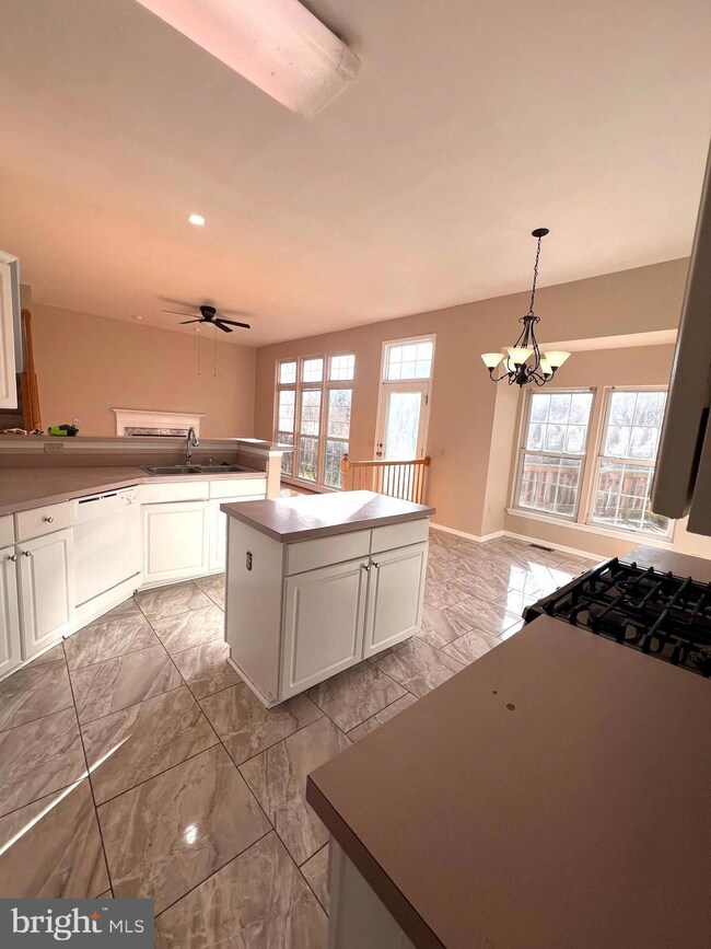 11242 Minstrel Tune Dr, Germantown, MD 20876 - photo 6