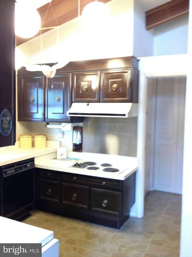 3372 Gleneagles Dr, Silver Spring, MD 20906 - photo 4