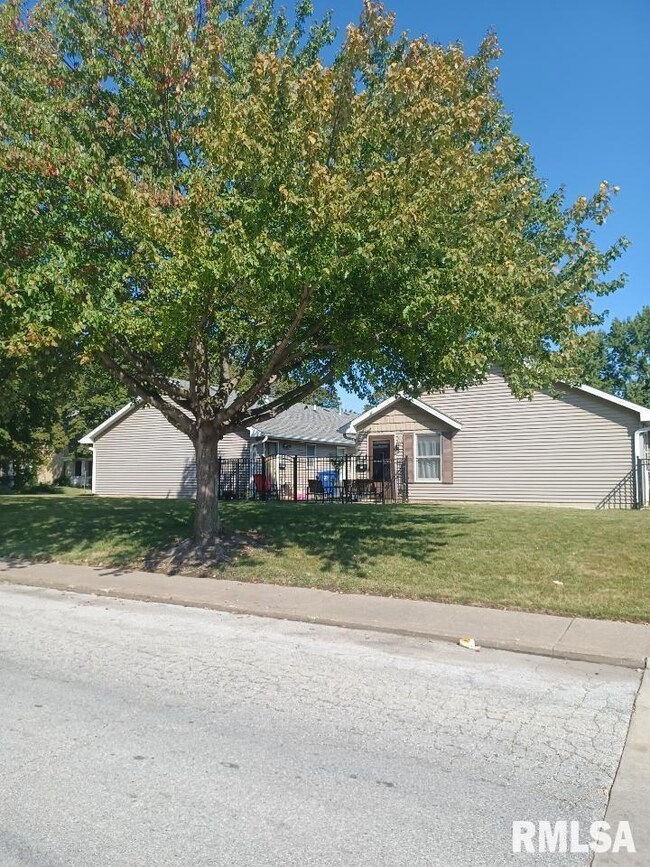 1503 N Main St, Davenport, IA 52803 - photo 2