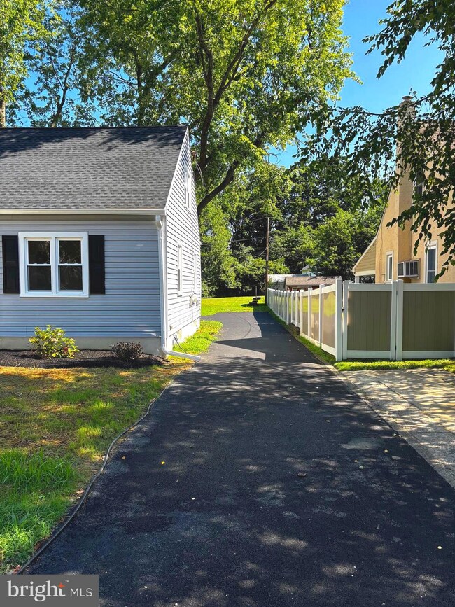 4203 Mount Vernon Ave, Brookhaven, PA 19015 - photo 3