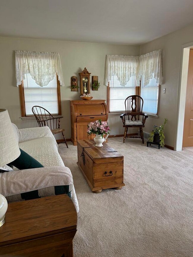 8724 Highland Ave, Highland, IN 46322 - photo 6