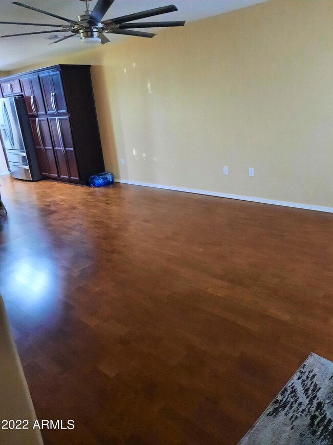 10743 W Santa fe Dr, Sun City, AZ 85351 - photo 4