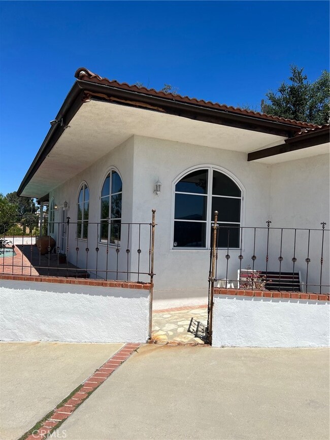 5181 Calatrana Dr, Woodland Hills, CA 91364 - photo 4