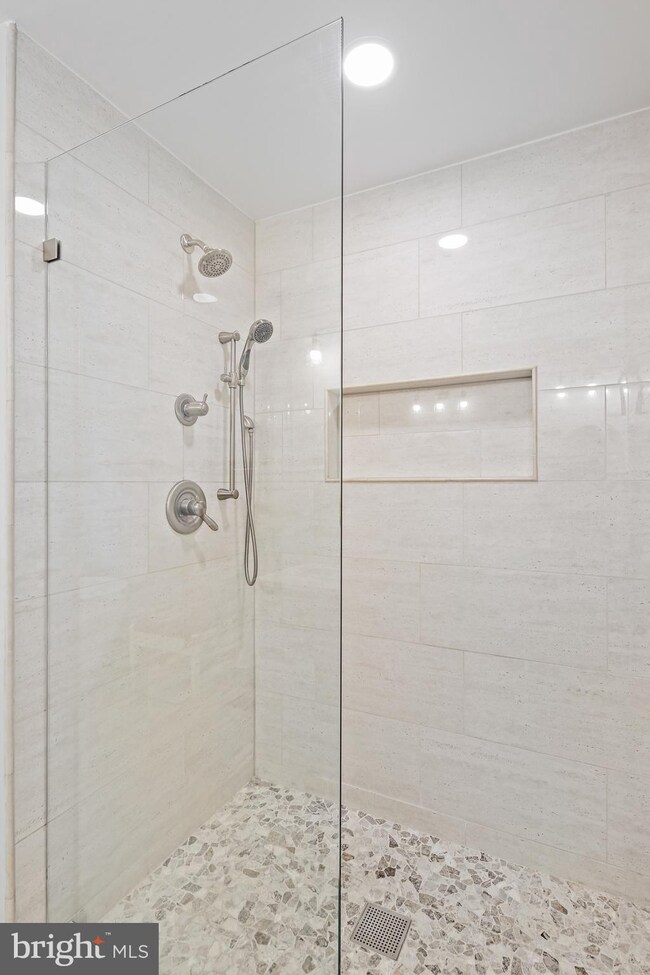 9534 Meadows Farm Dr, Owings Mills, MD 21117 - photo 3