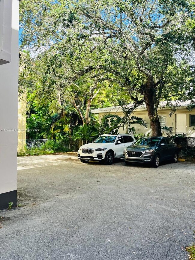 Second parking in rear