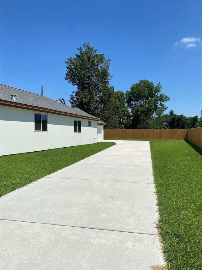 2210 Esther Dr, Houston, TX 77088 - photo 4
