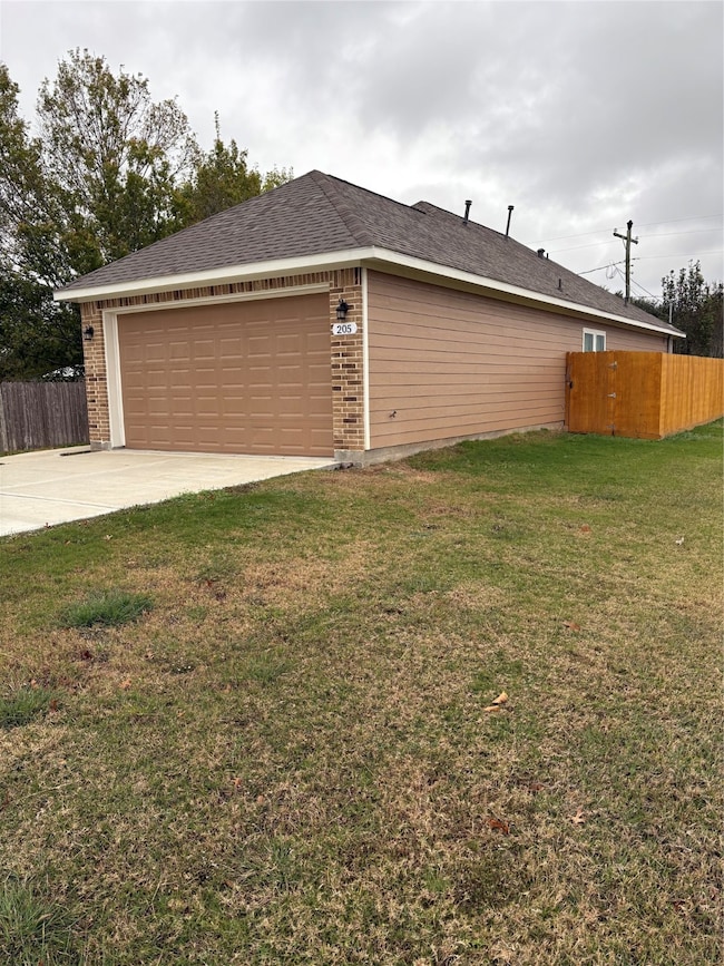 205 Mcelroy Ave, Wharton, TX 77488 - photo 2