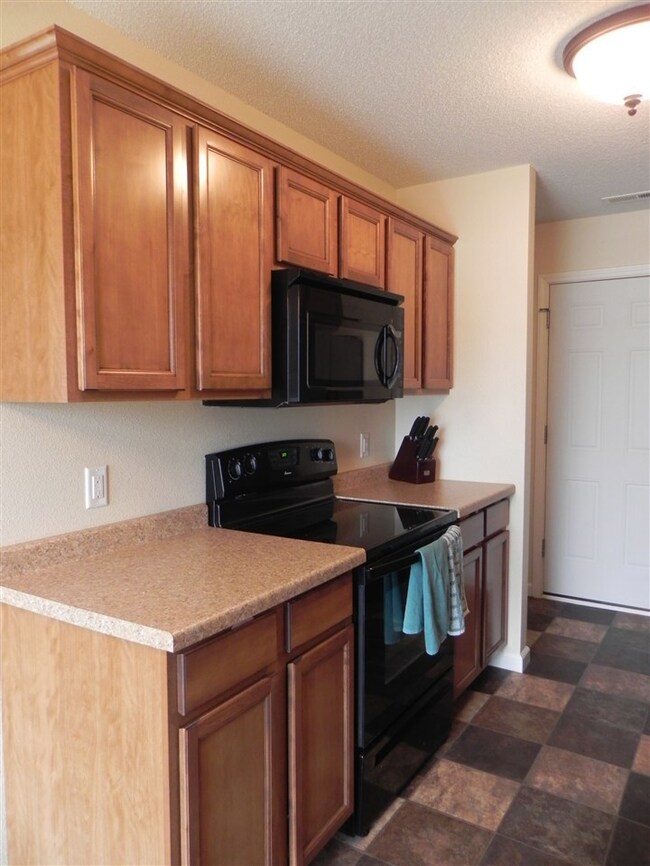 1916 28th St SW unit Elk Heights, Minot, ND 58701 - photo 7