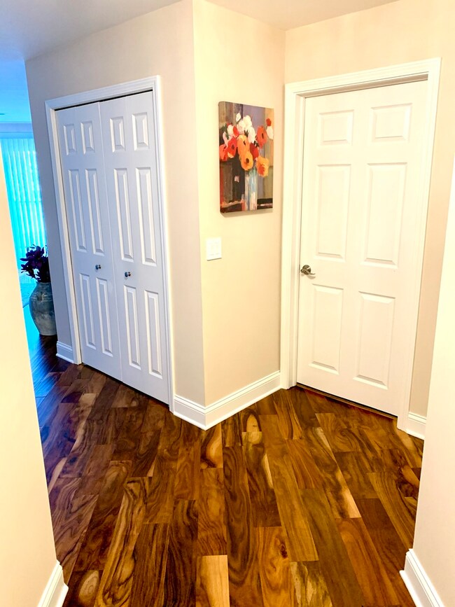 451 Town Place Cir unit 211W, Buffalo Grove, IL 60089 - photo 4