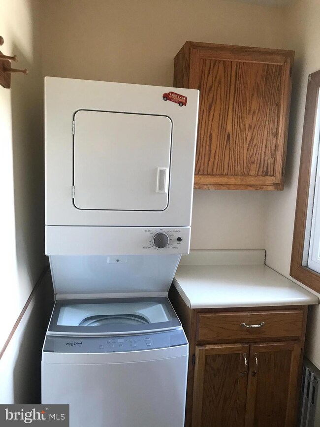 226 W Broad St unit . 2, Paulsboro, NJ 08066 - photo 2