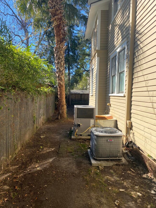 AC-sideyard