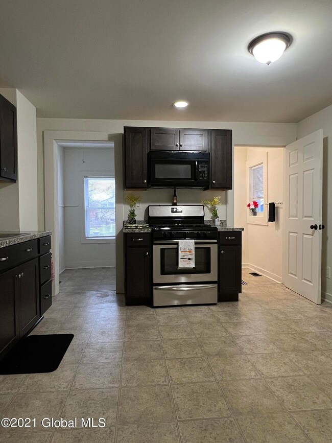 36 Leonard St, Glens Falls, NY 12801 - photo 6