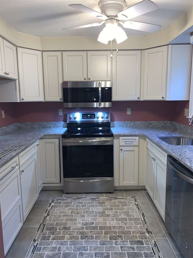 25 Donovan Ct, MerriMacK, NH 03054 - photo 2