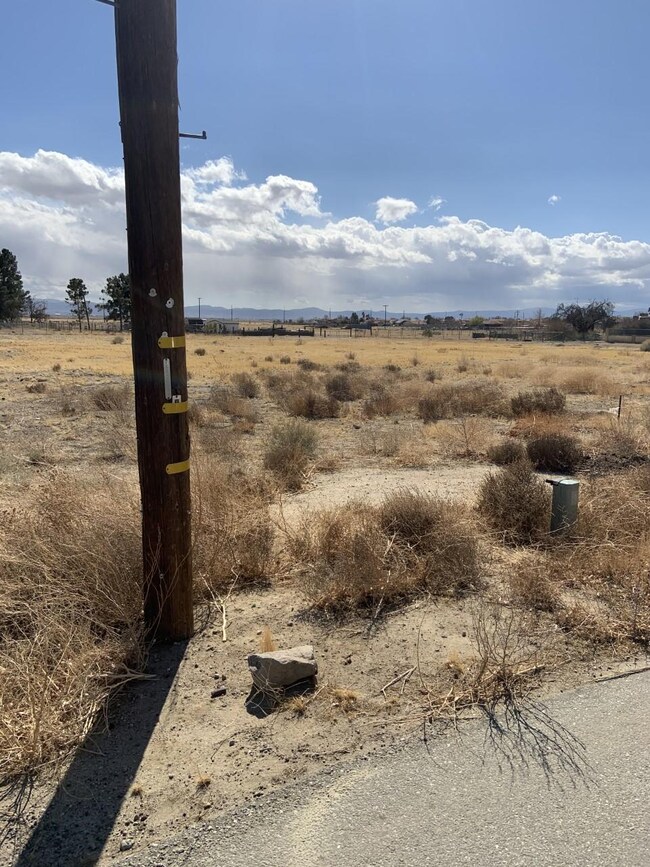0 Knox and Werner unit 21002014, Rosamond, CA 93560 - photo 2