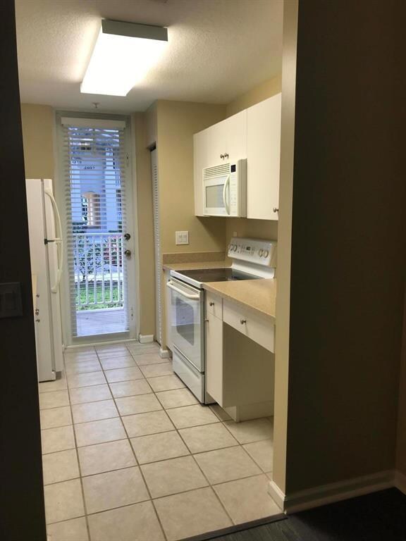 4903 Chancellor Dr unit 12, Jupiter, FL 33458 - photo 7