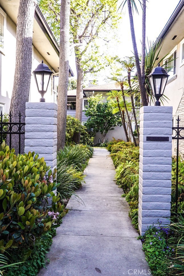 938 S Orange Grove Blvd unit D, Pasadena, CA 91105 - photo 3