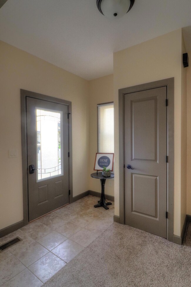 Front Entry<|><|>