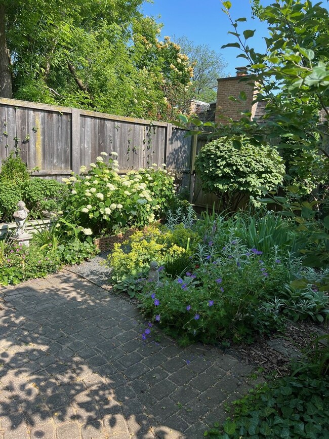 1877 Somerset Ln unit 9, Northbrook, IL 60062 - photo 3