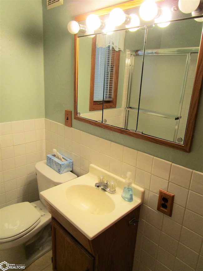 1204 Ellis Ave, Iowa Falls, IA 50126 - photo 3