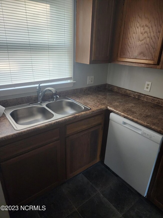 212 Bracken Place, Jacksonville, NC 28540 - photo 6