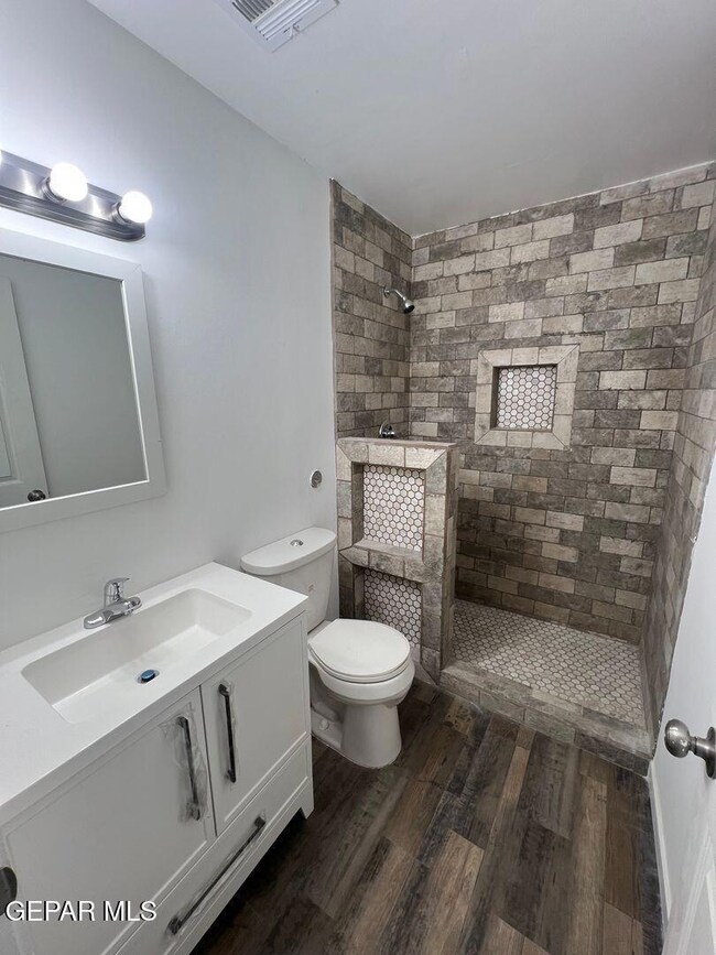 530 S Yarbrough Dr unit 2, El Paso, TX 79915 - photo 5