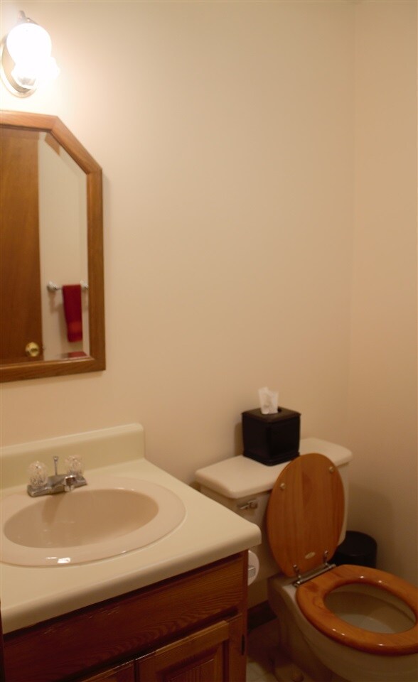 100 Pelham Rd, Hudson, NH 03051 - photo 4