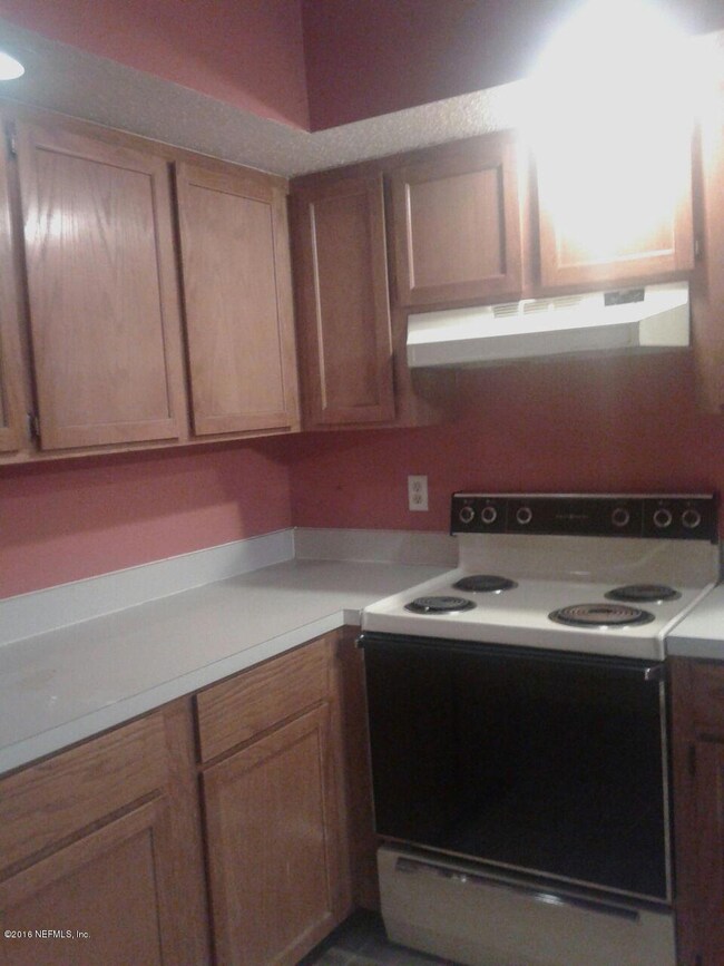 8804 Townsquare Ct, Jacksonville, FL 32216 - photo 2