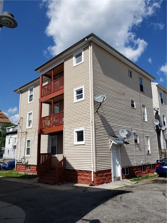 142 Harrison St, Pawtucket, RI 02860 - photo 2
