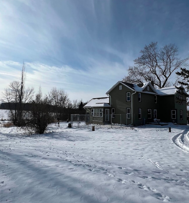 W841 Pete Reak Rd, Randolph, WI 53956 - photo 2