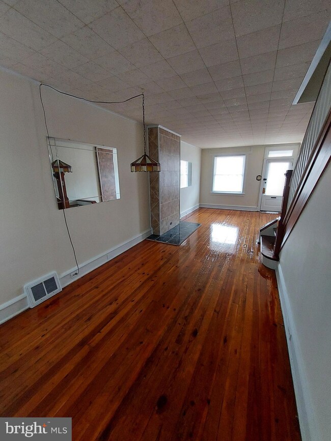 369 Hazel St, Reading, PA 19611 - photo 5